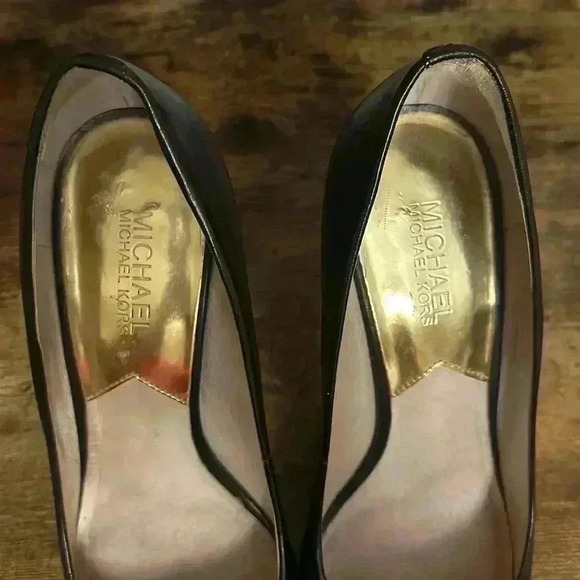 Michael Kors Paxton Cap Toe Heels - Picture 4 of 7